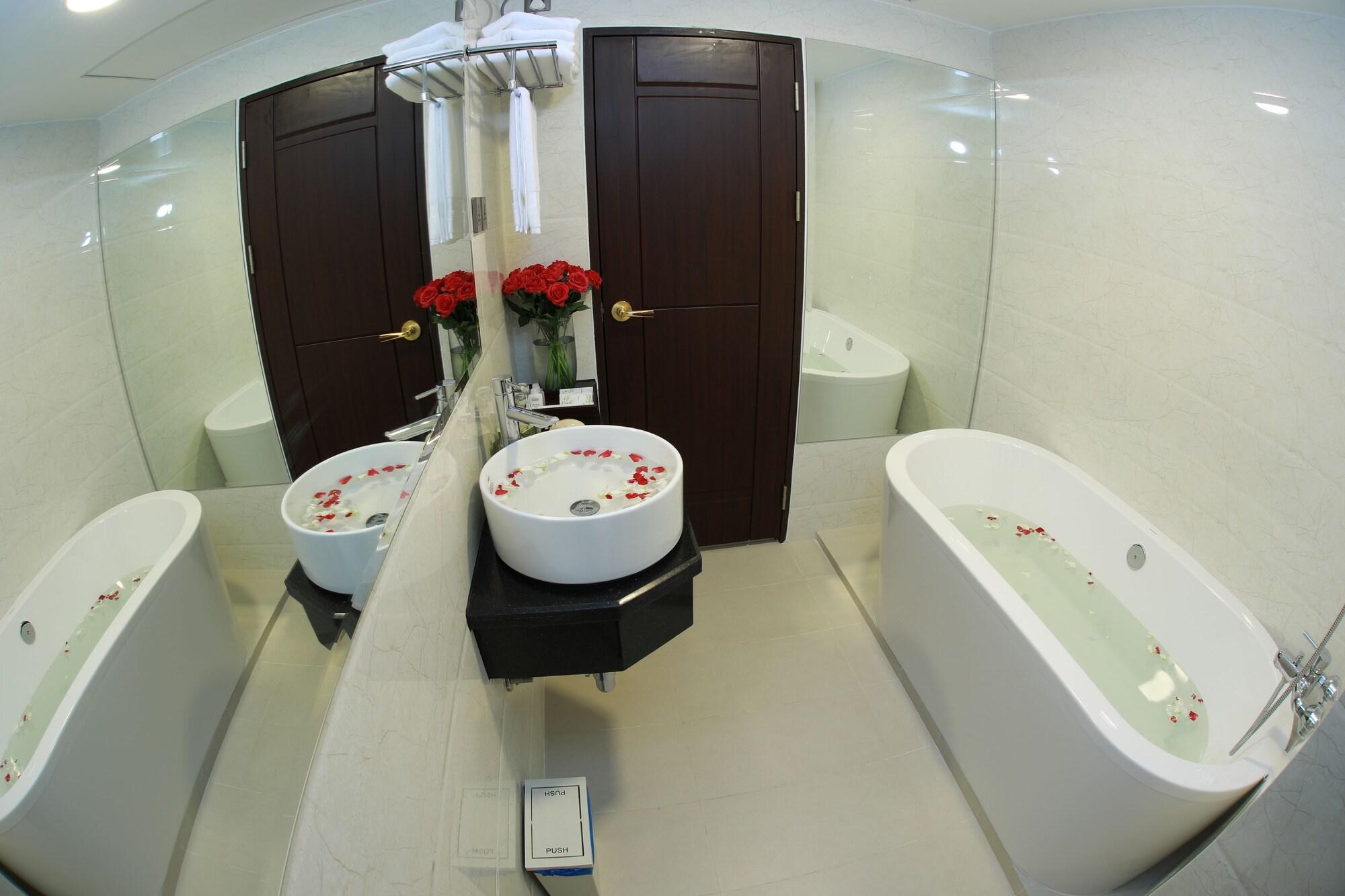 Rose Palace Hotel Yangon Extérieur photo
