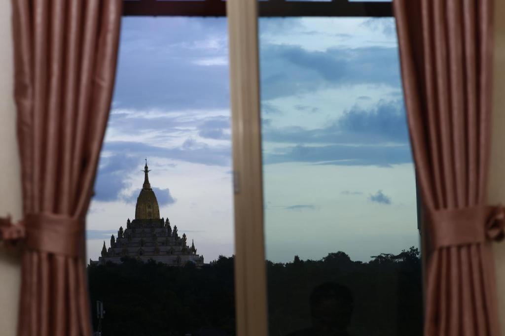 Rose Palace Hotel Yangon Extérieur photo
