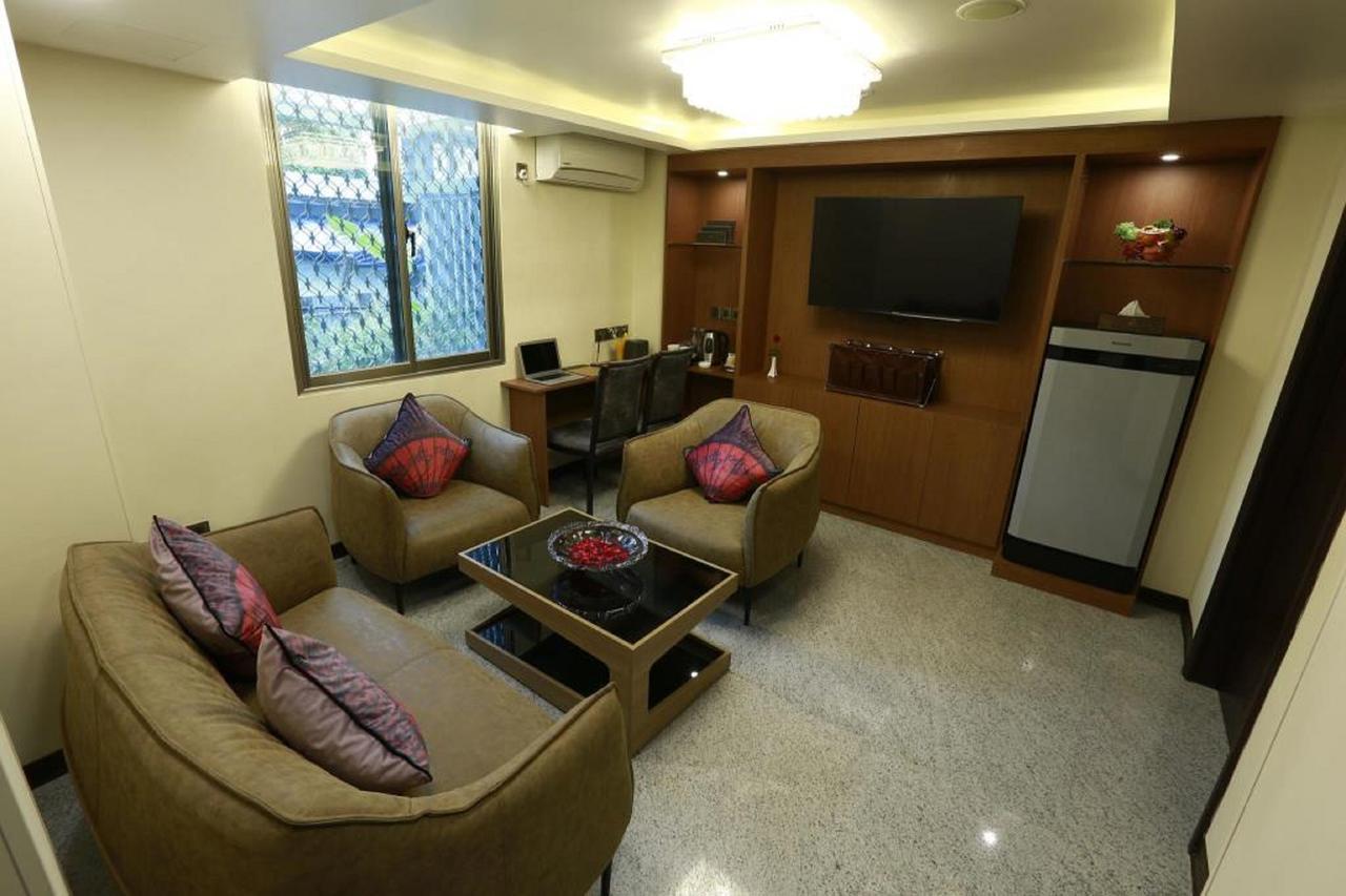 Rose Palace Hotel Yangon Extérieur photo