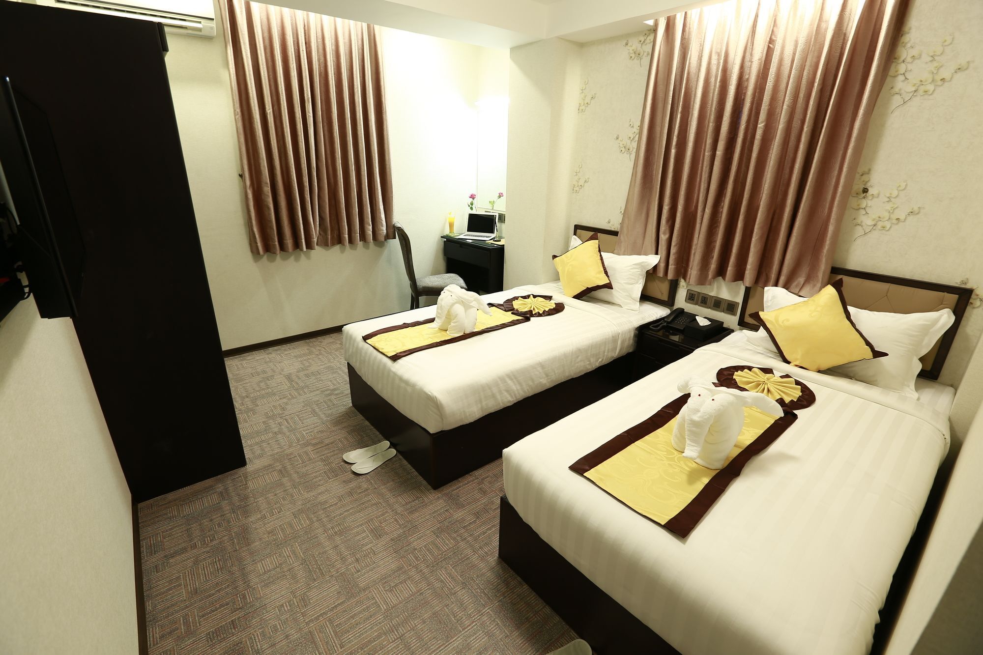 Rose Palace Hotel Yangon Extérieur photo